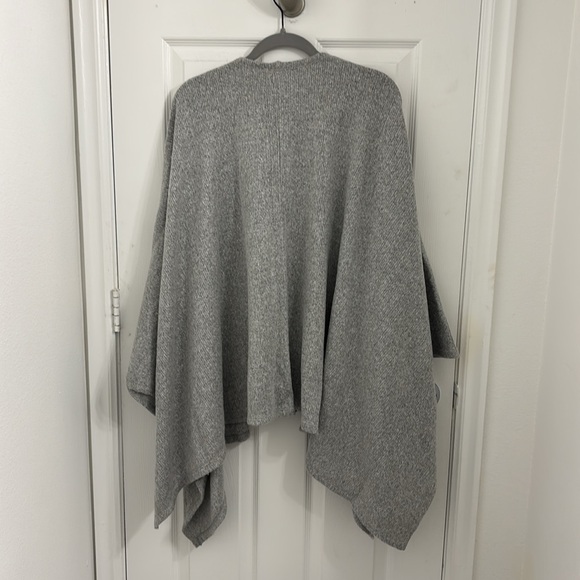 BOGO: Target Knit Cape Gray XL - Picture 3 of 5